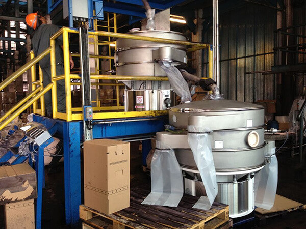 成都不銹鋼旋振篩鈷粉篩分生產線現場